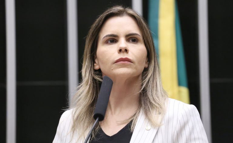 Comissão aprova direito de meninas vítimas serem examinadas por mulheres
