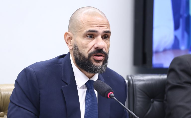 Comissão aprova dobrar penas por crimes contra serviços de comunicação