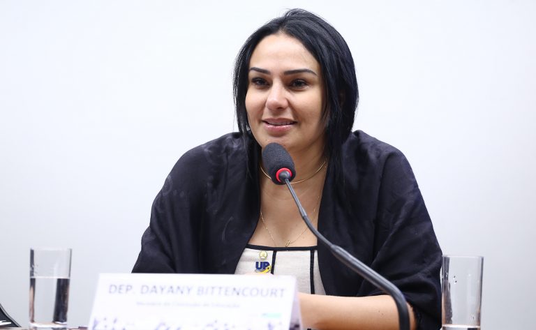 Comissão aprova ensino obrigatório sobre direitos de pessoas com deficiência