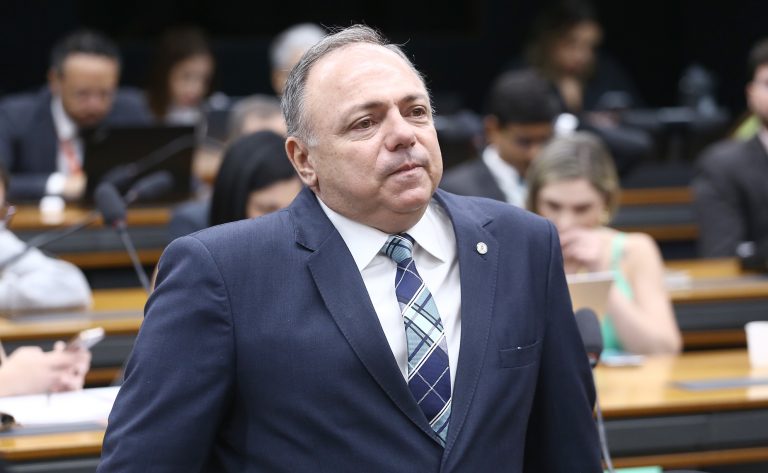 Comissão aprova escolas cívico-militares profissionalizantes no ensino público