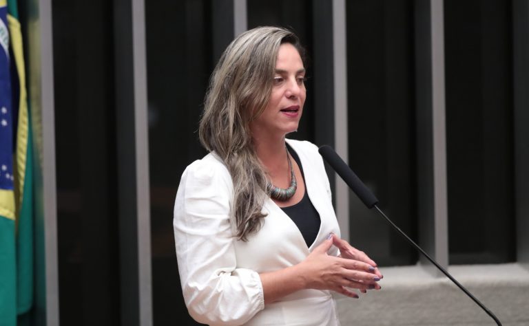 Comissão aprova facilitar acesso de professores a livros de sua área