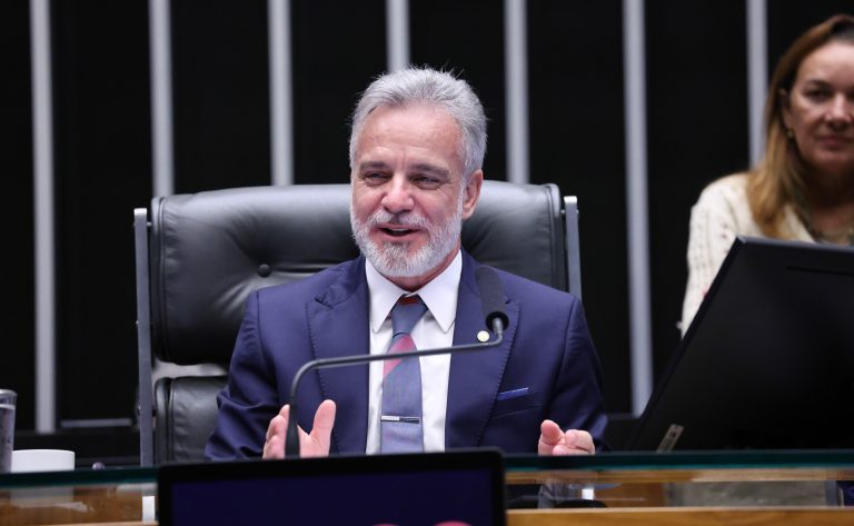 Comissão aprova faixas exclusivas para motos em vias urbanas