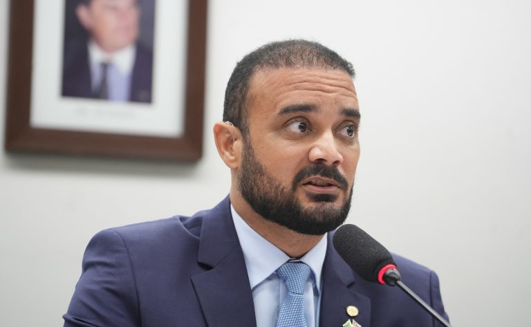 Comissão aprova fim da revista íntima generalizada em presídios federais