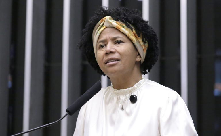 Comissão aprova formação continuada para professores atenderem alunos especiais