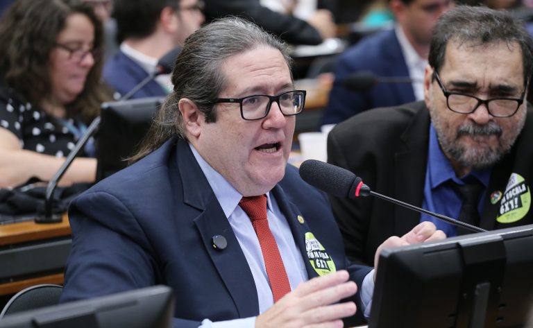 Comissão aprova garantia de grêmios estudantis em todas as escolas