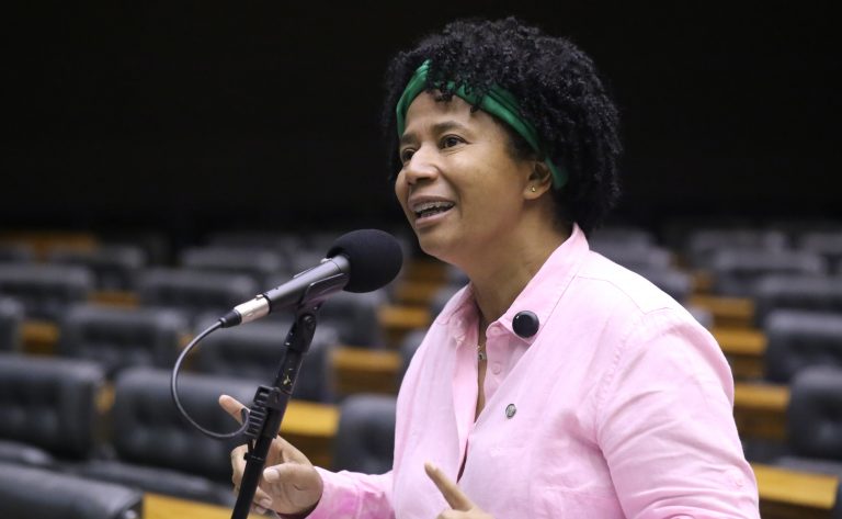 Comissão aprova gratuidade na segunda via de documentos perdidos em desastres