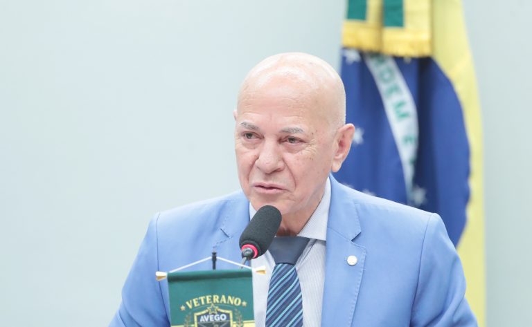 Comissão aprova incentivos para idosos no ensino superior
