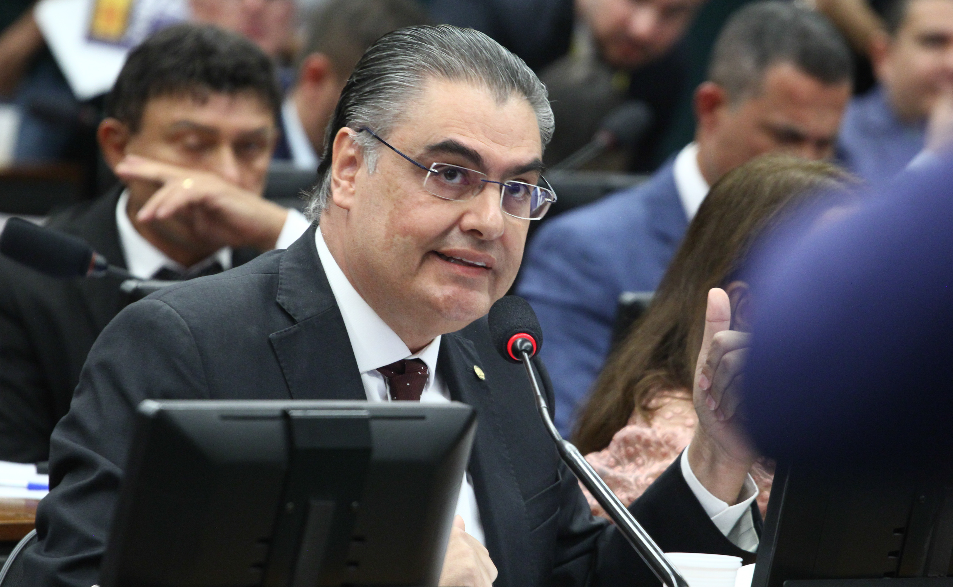 Comissão aprova inclusão das procuradorias Federal e do BC na direção da AGU