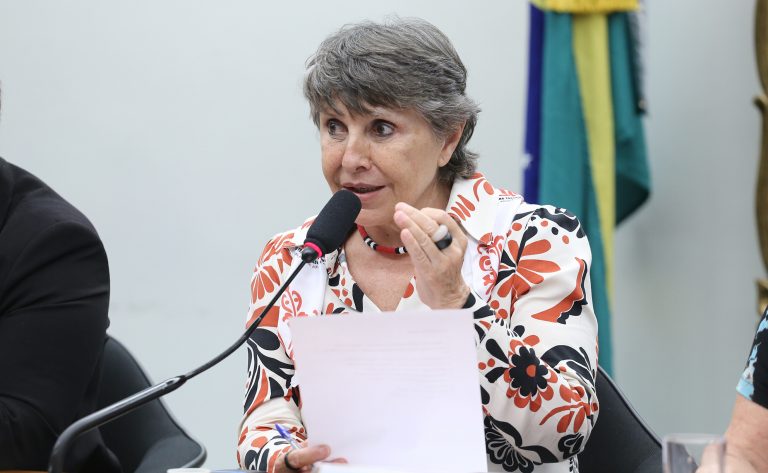 Comissão aprova inclusão de vítimas de desastres em programa de saúde menstrual