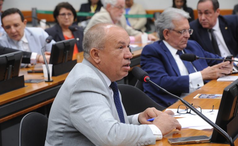 Comissão aprova indenização para comissionados do Senado exonerados