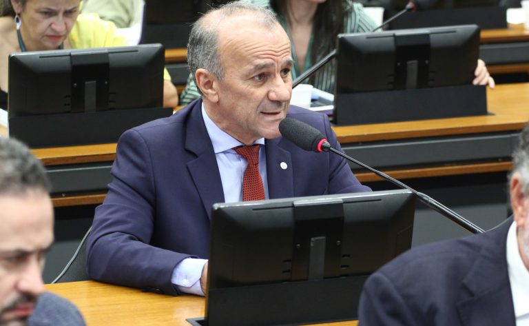 Comissão aprova jornada de 30h para psicólogos sem redução salarial