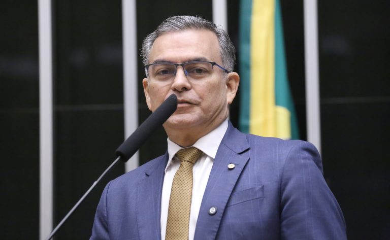 Comissão aprova Lei Vizinho Guardião: denúncia obrigatória contra violência infantil