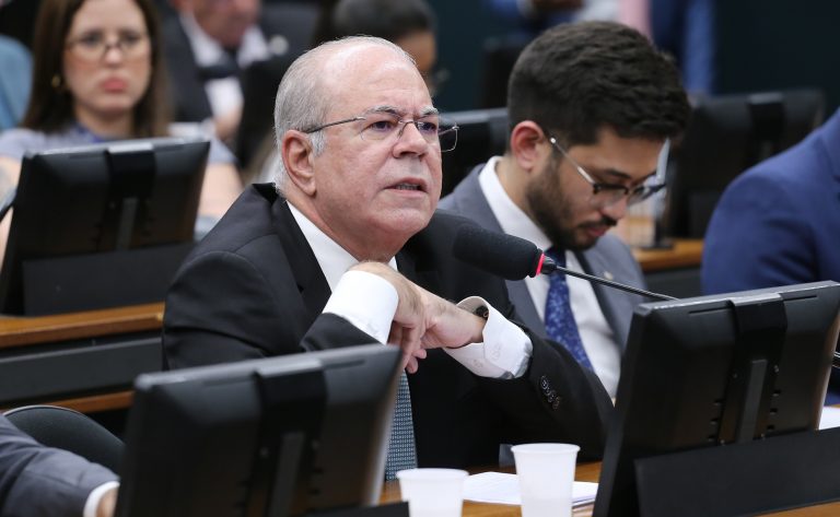 Comissão aprova mais transparência em contratações públicas no PNCP