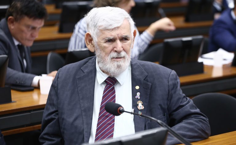 Comissão aprova mais vagas de estacionamento para idosos em estabelecimentos