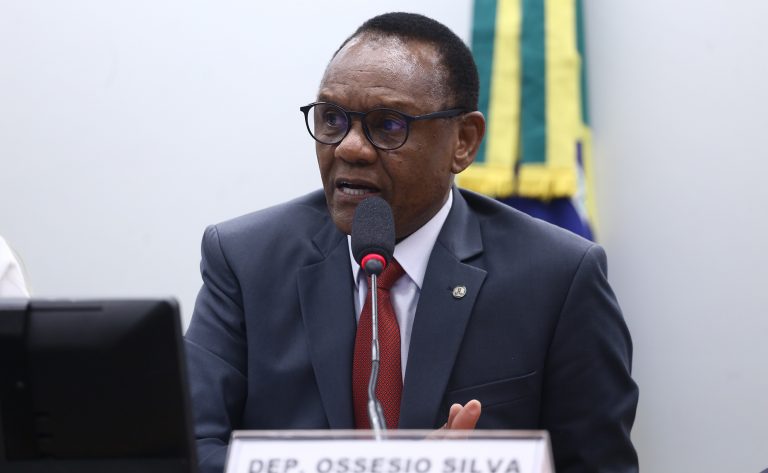 Comissão aprova medidas contra suicídio em redes sociais e plataformas digitais