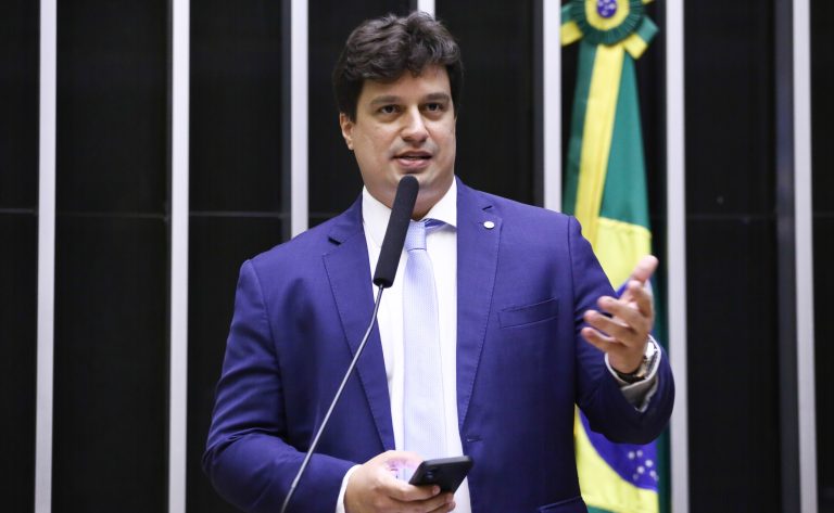 Comissão aprova medidas de segurança para aplicativos de relacionamento com foco na proteção dos usuários