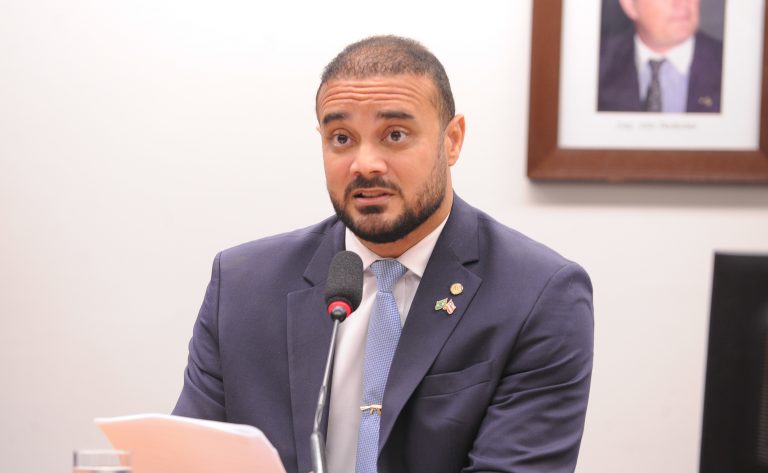 Comissão aprova monitoramento de presos com câmeras, GPS e biometria