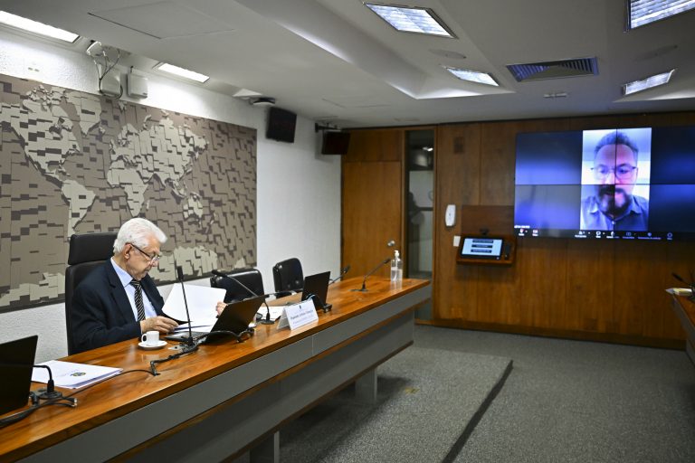 Comissão aprova MP que libera R$ 15 bi em crédito para exportadores