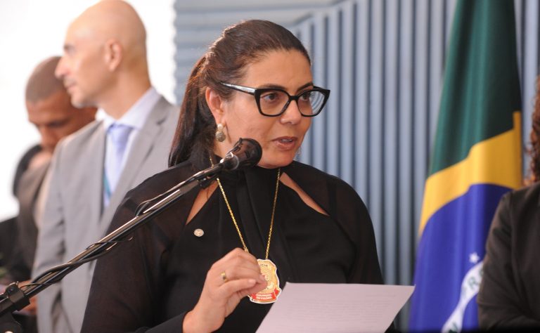 Comissão aprova mudanças na Lei Maria da Penha para afastar agressores no serviço público