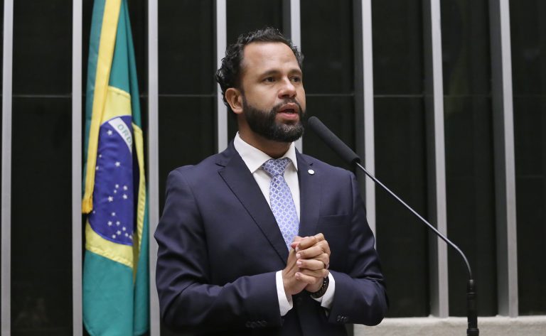 Comissão aprova mudanças nas regras de transição para militares estaduais
