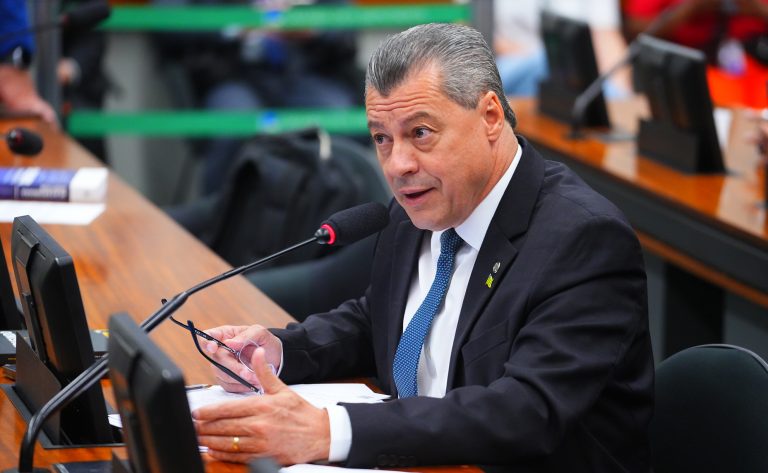 Comissão aprova música suave no lugar de sirene escolar para alunos autistas