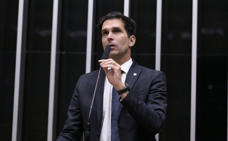 Comissão aprova novas exigências para fechamento de turmas da EJA