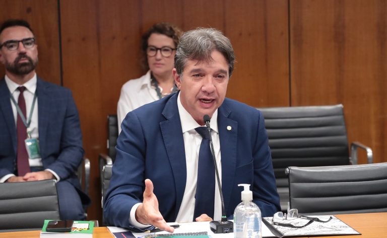 Comissão aprova novas regras para veículos adaptados em transporte privado