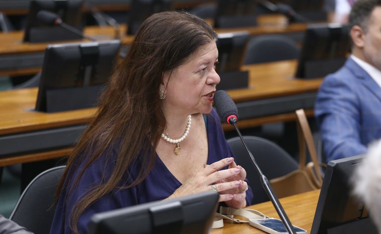 Comissão aprova novos critérios para pensão alimentícia considerando abandono afetivo dos pais