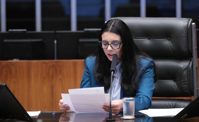 Comissão aprova obrigação de comprovar pagamento a profissionais de saúde