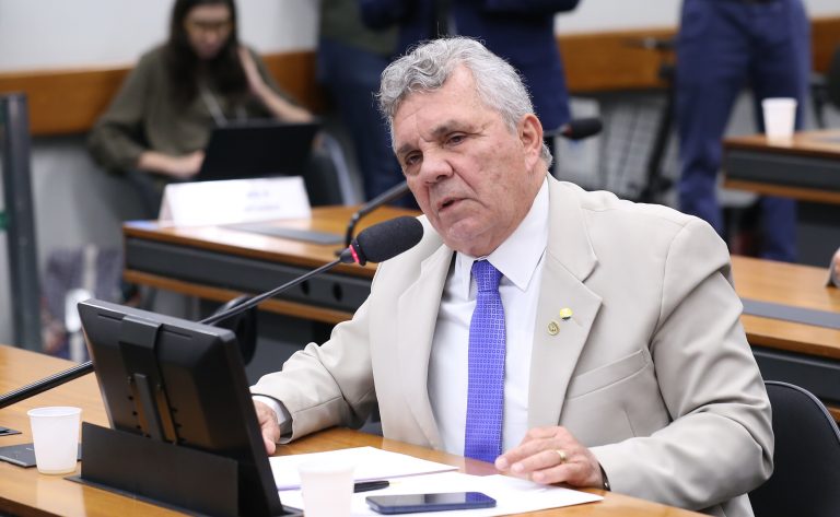 Comissão aprova obrigação de operadoras fornecerem dados de celulares roubados