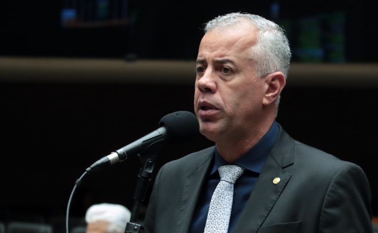 Comissão aprova obrigatoriedade de 50% do salário do preso para vítima