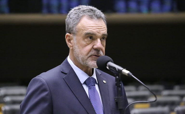 Comissão aprova obrigatoriedade de exame oftalmológico para trabalhadores na CLT