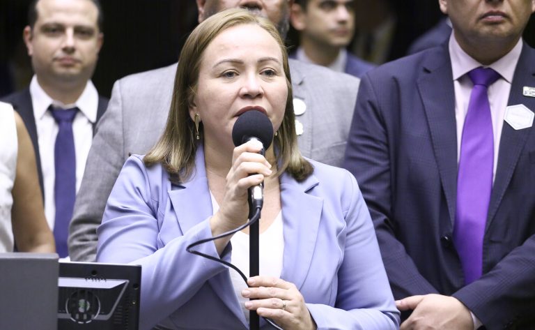 Comissão aprova obrigatoriedade de nota fiscal para enfermeiros autônomos