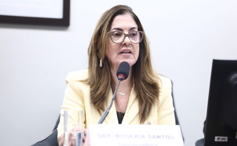 Comissão aprova obrigatoriedade do Plano Decenal de Assistência Social