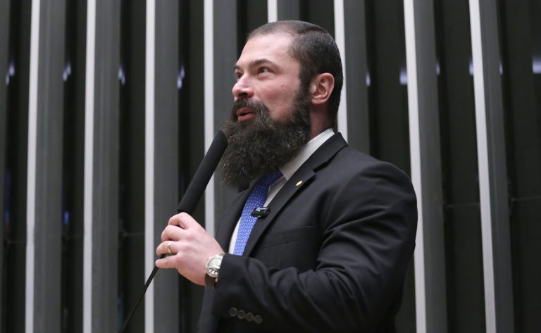 Comissão aprova parcelamento especial de dívidas tributárias para setor armamentista