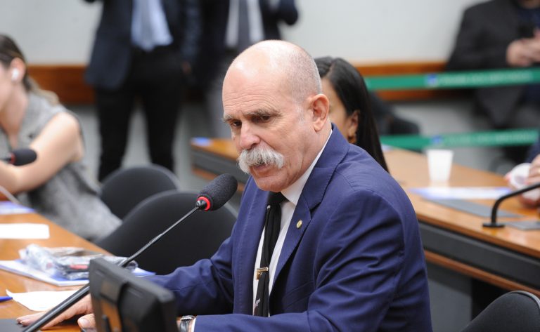 Comissão aprova pena maior para tráfico de drogas em escolas