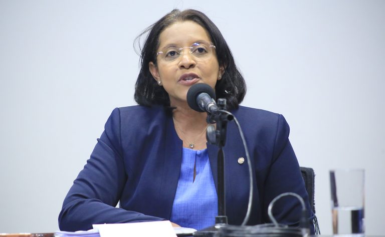 Comissão aprova penalização reforçada para agente que desviar doação em calamidade