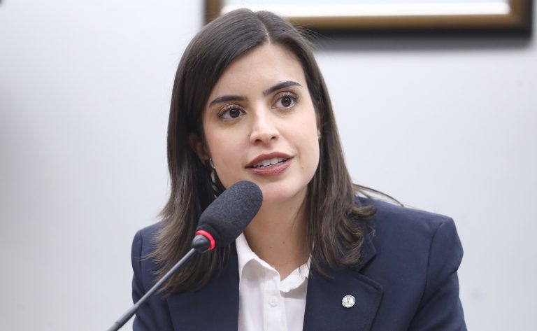 Comissão aprova pensão vitalícia para vítimas de ataques em escolas