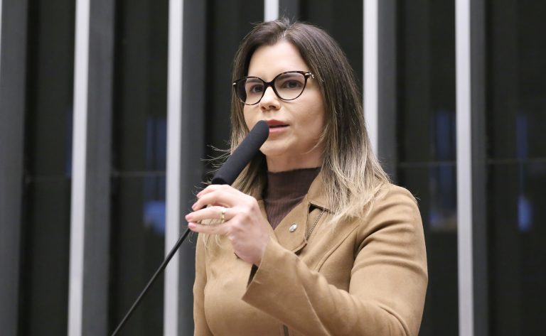 Comissão aprova política nacional de apoio a idosos autistas