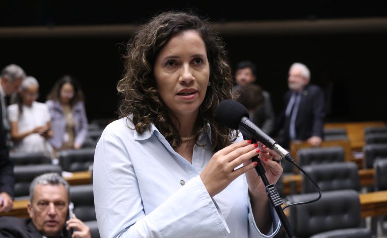 Comissão aprova política nacional para atrair filmagens e turismo de telas