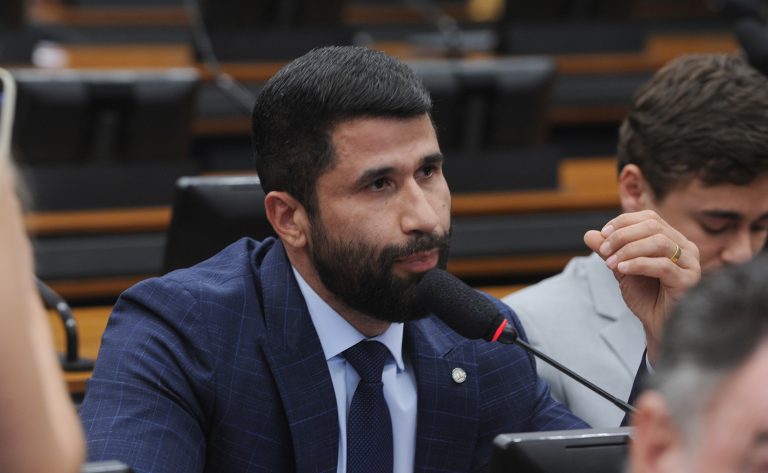 Comissão aprova porte de arma para monitores de ressocialização prisional