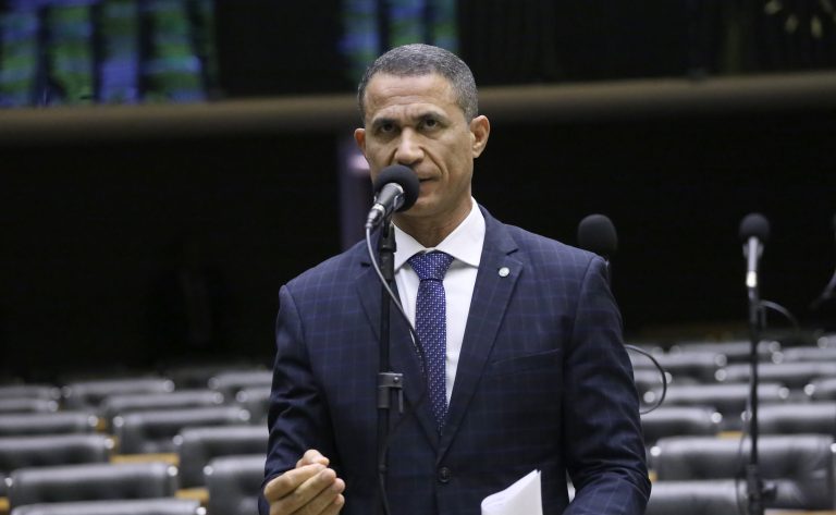 Comissão aprova prazo de 10 dias para perícia em armas apreendidas da segurança