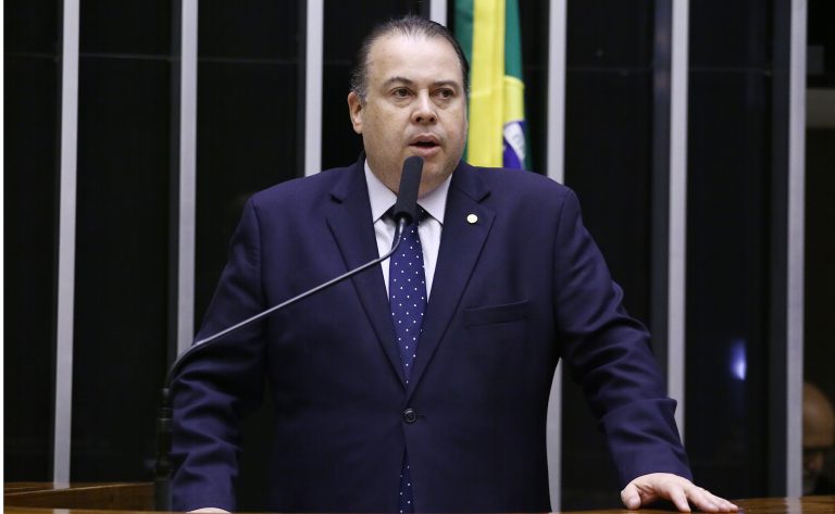 Comissão aprova prazo de 24h para remoção de conteúdos nocivos em plataformas