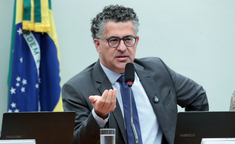 Comissão aprova prioridade no Fust para cidades que facilitarem instalação do 5G