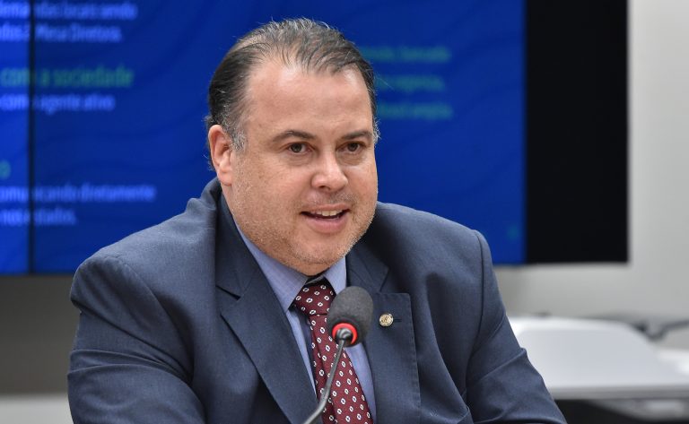Comissão aprova privacidade como padrão em navegadores e apps de internet