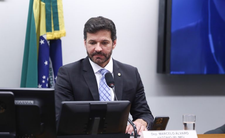 Comissão aprova programa de emprego no turismo que mantém Bolsa Família