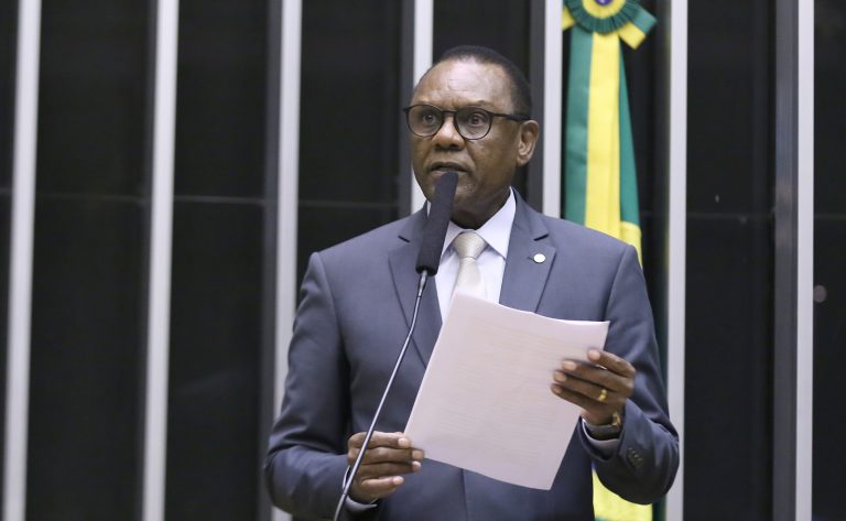 Comissão aprova programa nacional contra etarismo em órgãos públicos