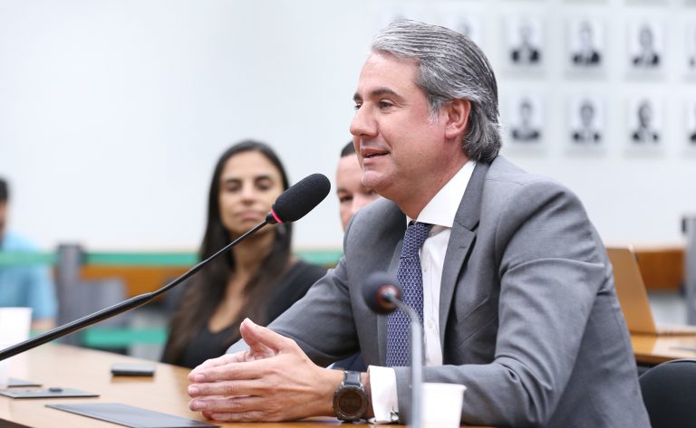 Comissão aprova programa para engenheiros atuarem em obras federais municipais