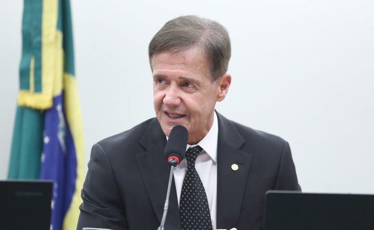 Comissão aprova proibição de armas para agressores sob medida protetiva