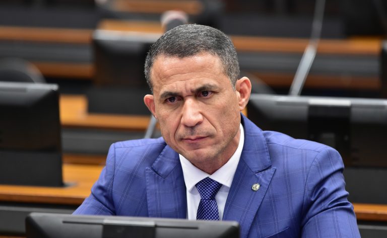 Comissão aprova proibição de entrada em estádios para agressores de mulheres